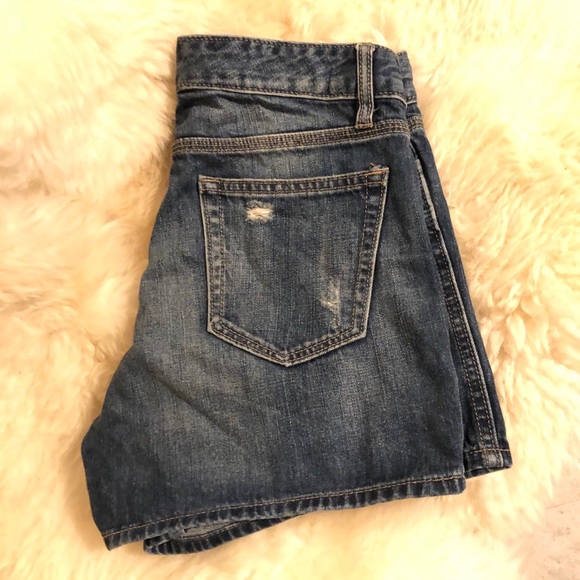 GAP Mid-Rise Dark Wash Distressed Shorts - Picture 5 of 5